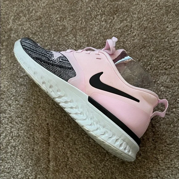 Women’s Nike Odyssey React 2 Flyknit Sneaker Size 7.5 - Picture 7 of 16